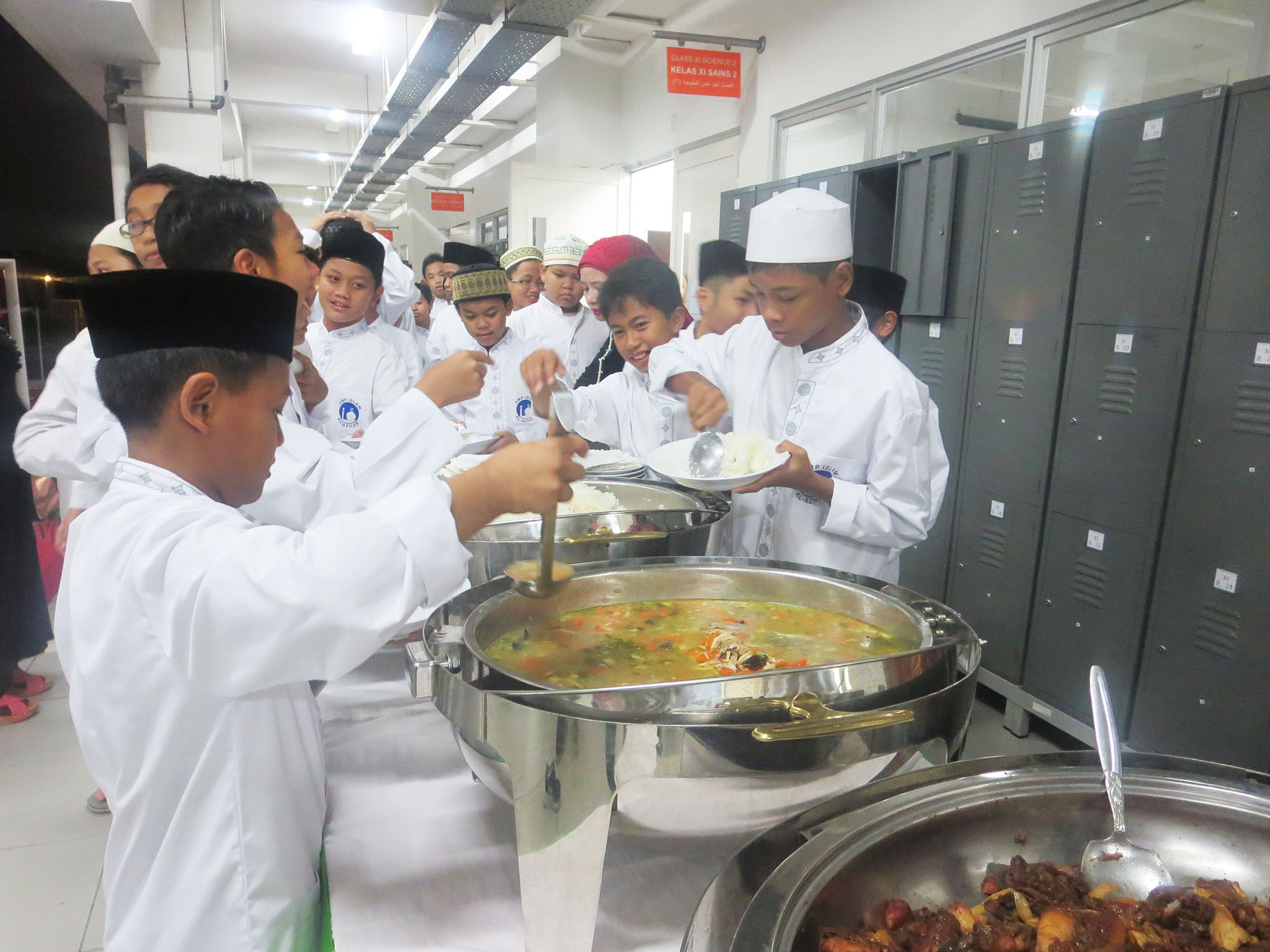 Buka Puasa Bersama SMPI Al-Azhar 31