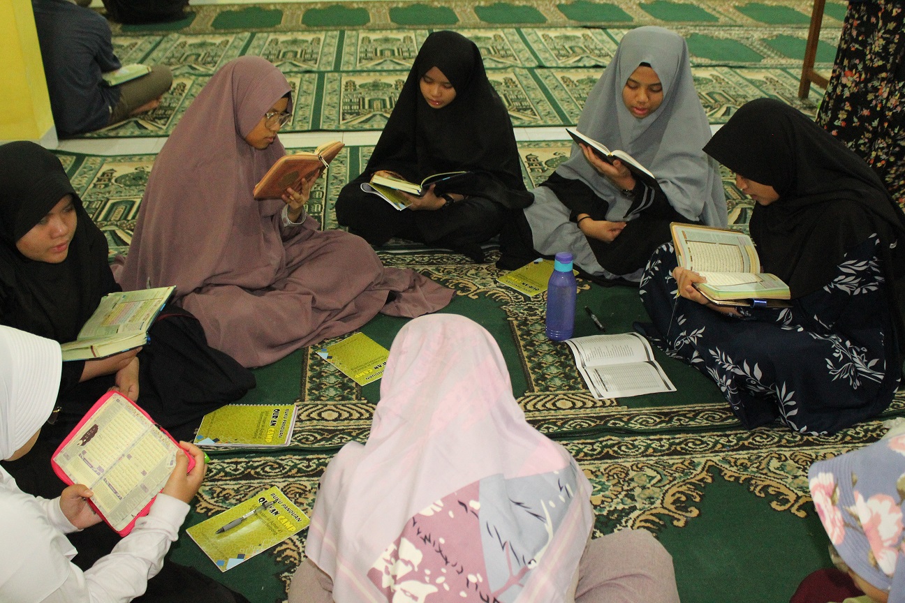 Semangat Para Penghafal Al-Qur'an Murid SMPIA 41